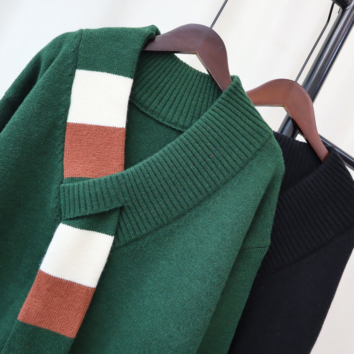 【tops】Vネックニットセーター　M18784
