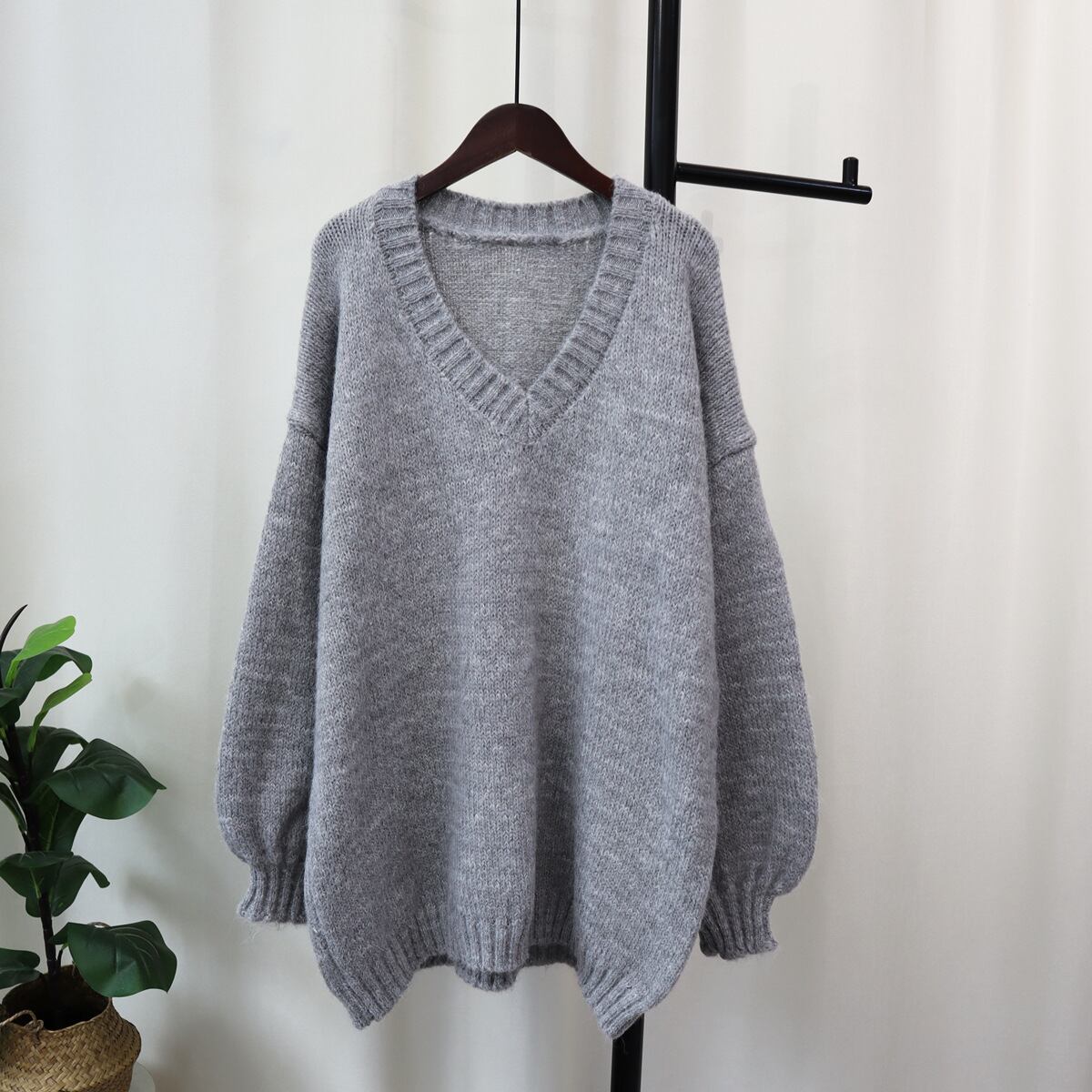 【tops】Vネックニットセーター　M18658
