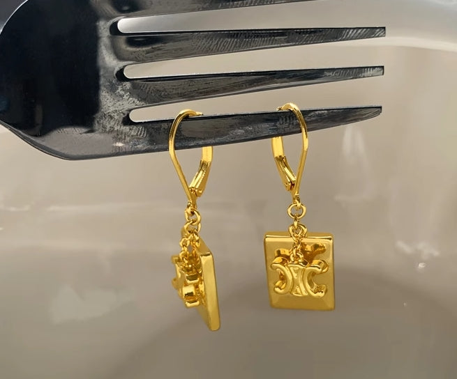 【小物】英字柄イヤリングアクセサリーG21645