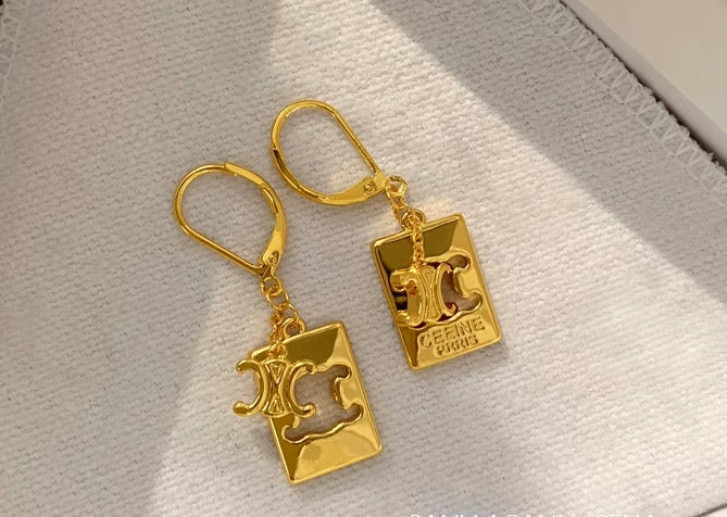 【小物】英字柄イヤリングアクセサリーG21645