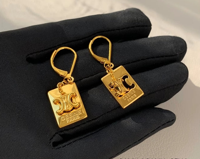 【小物】英字柄イヤリングアクセサリーG21645