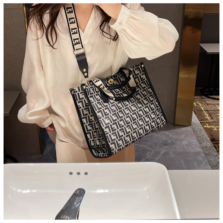 【小物】プリントOL通勤ショルダーバッグG21799