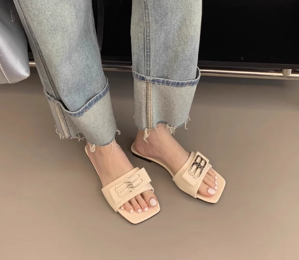 【shoes】スクエアトゥサンダルG21880