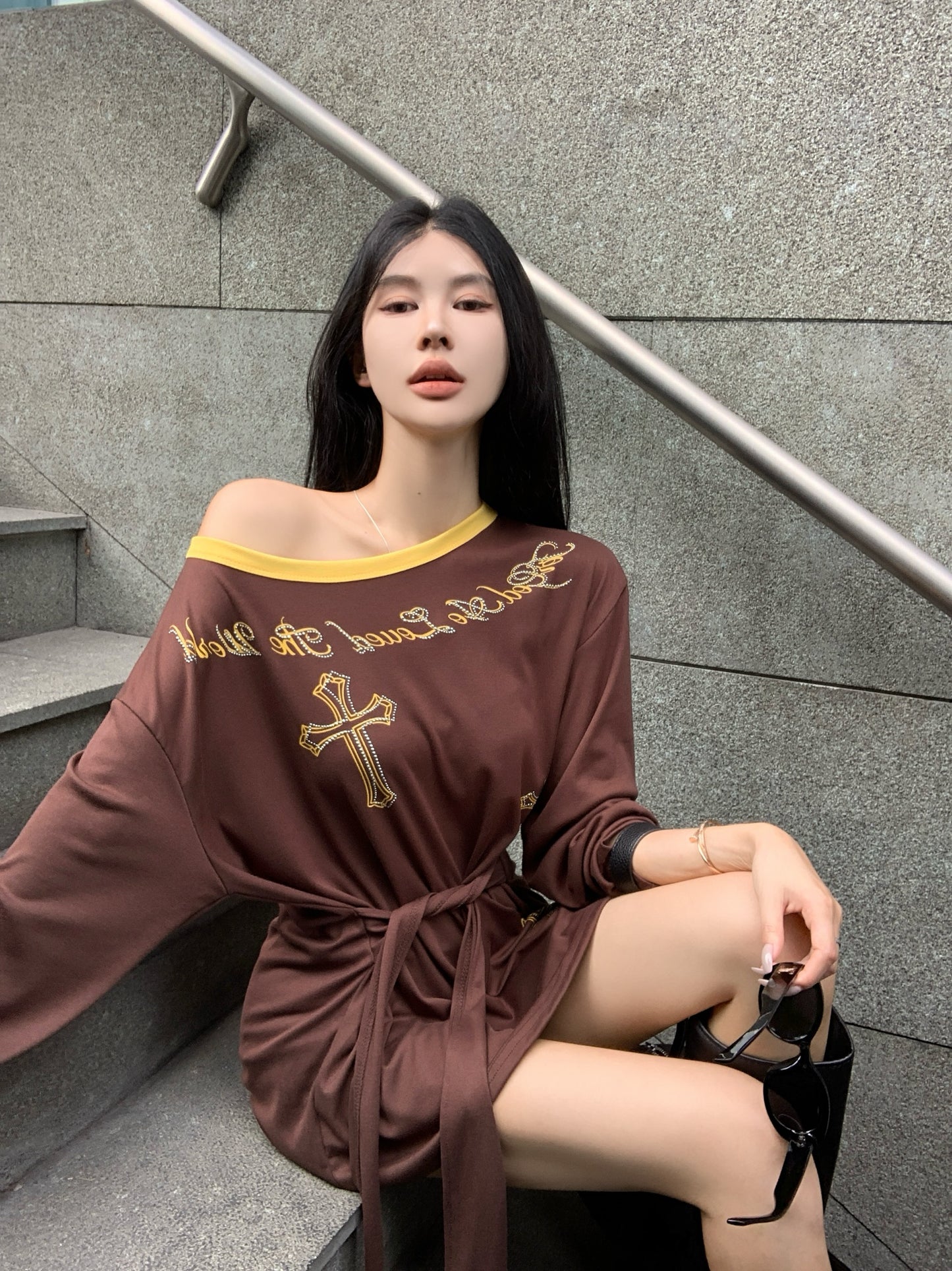 【tops】オブリークネックプリントTシャツG23093