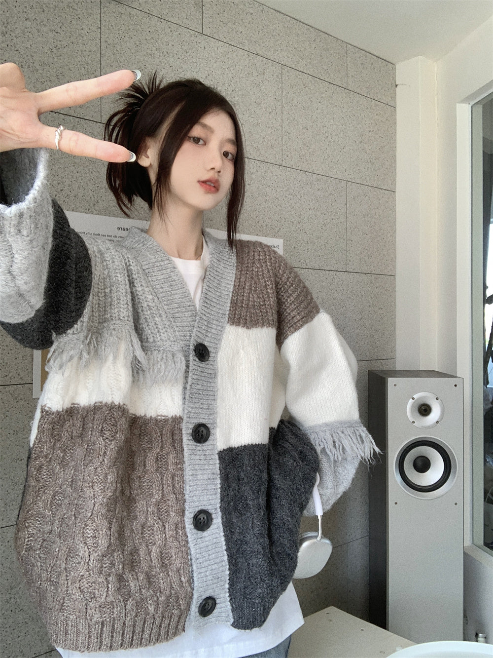 【outer】VネックニットカーディガンG23205