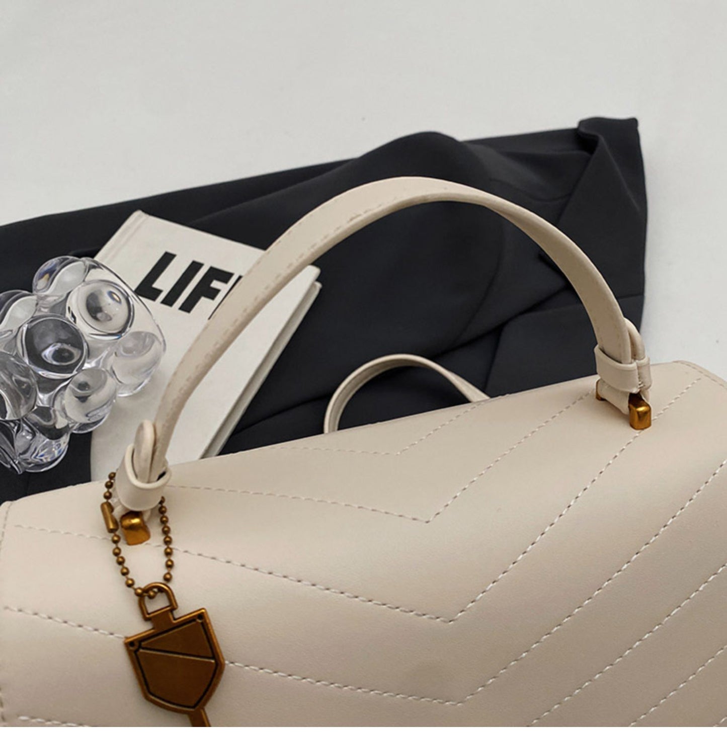 【小物】2色合わせやすいメッセンジャーバッグG23409