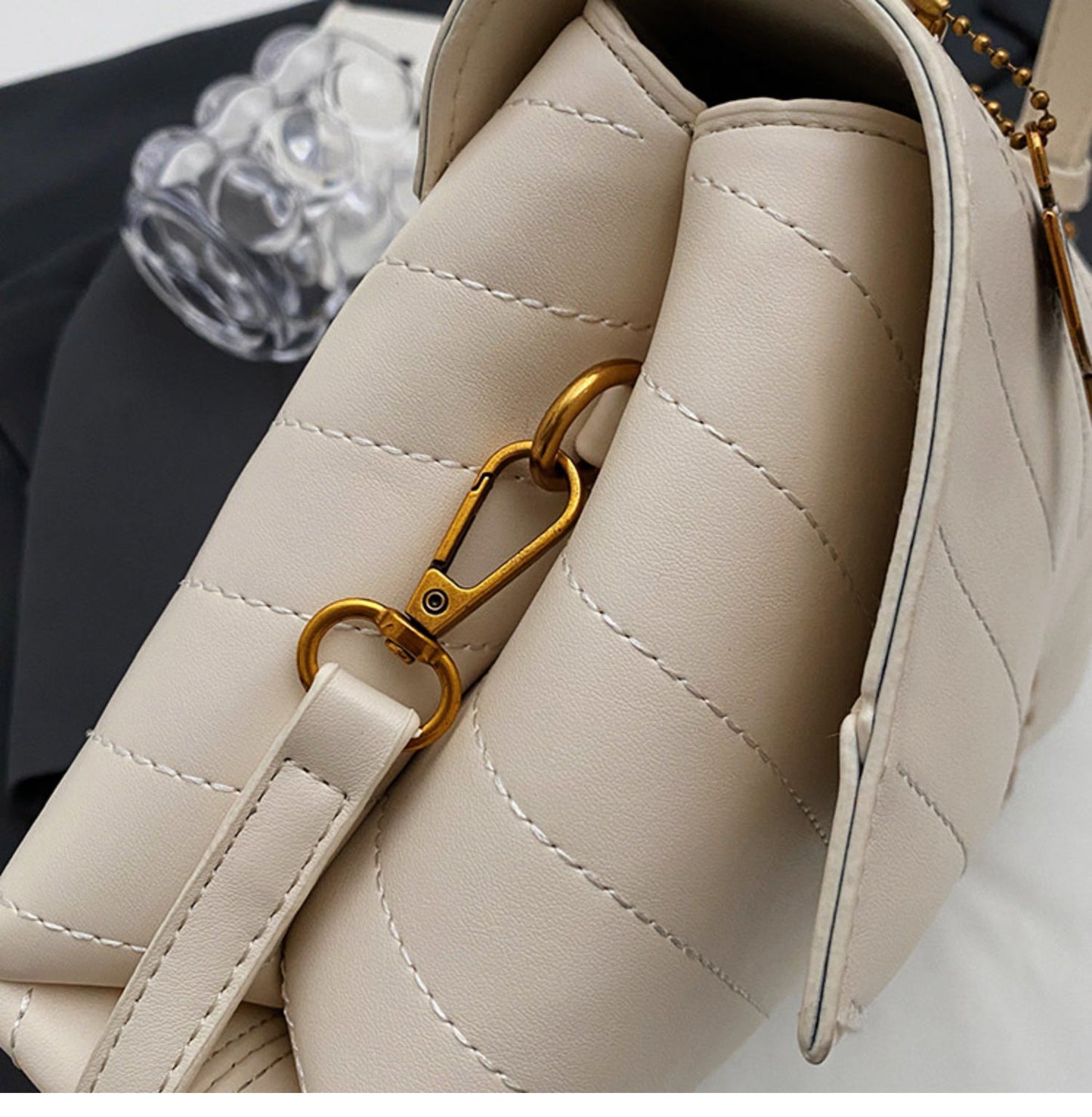 【小物】2色合わせやすいメッセンジャーバッグG23409