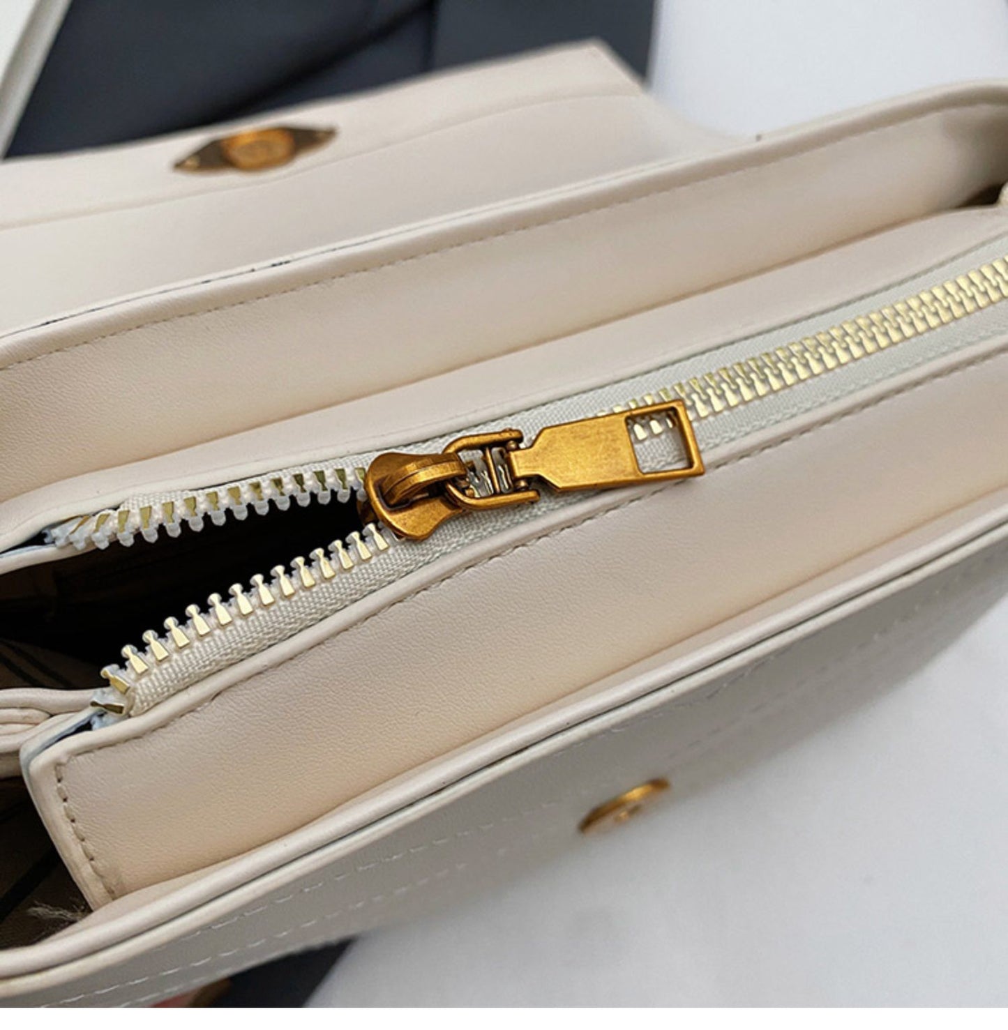 【小物】2色合わせやすいメッセンジャーバッグG23409