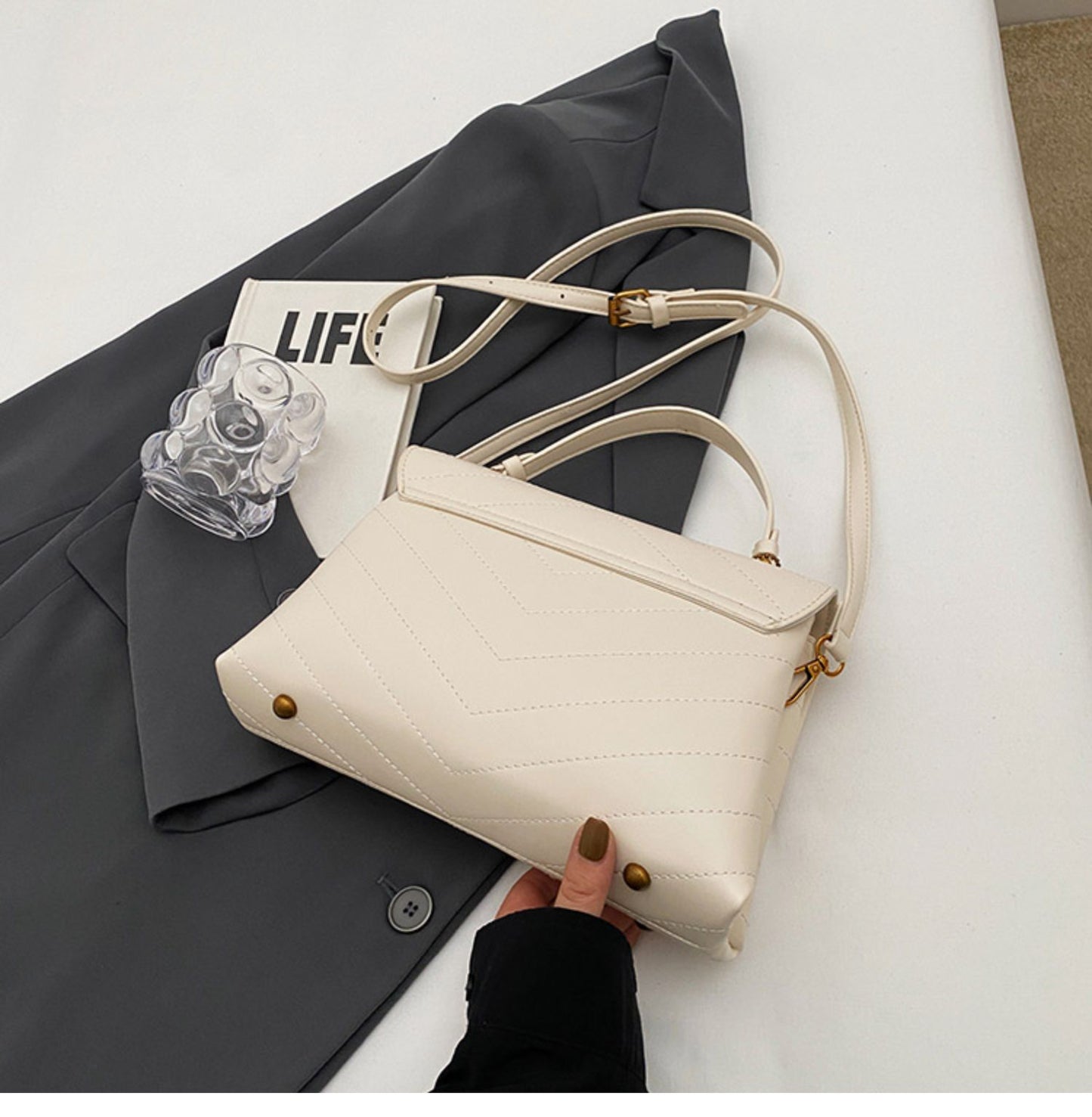 【小物】2色合わせやすいメッセンジャーバッグG23409