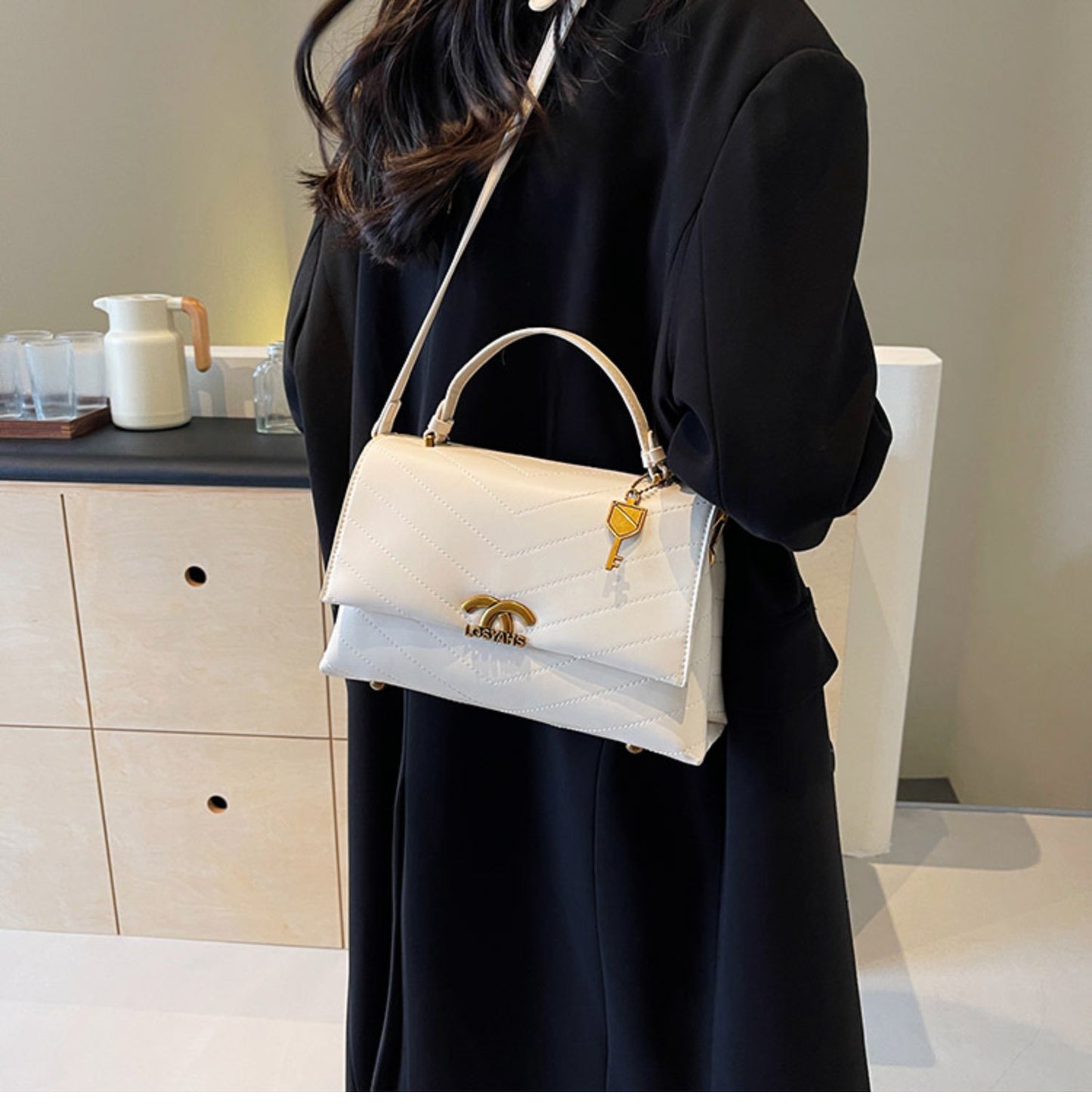 【小物】2色合わせやすいメッセンジャーバッグG23409