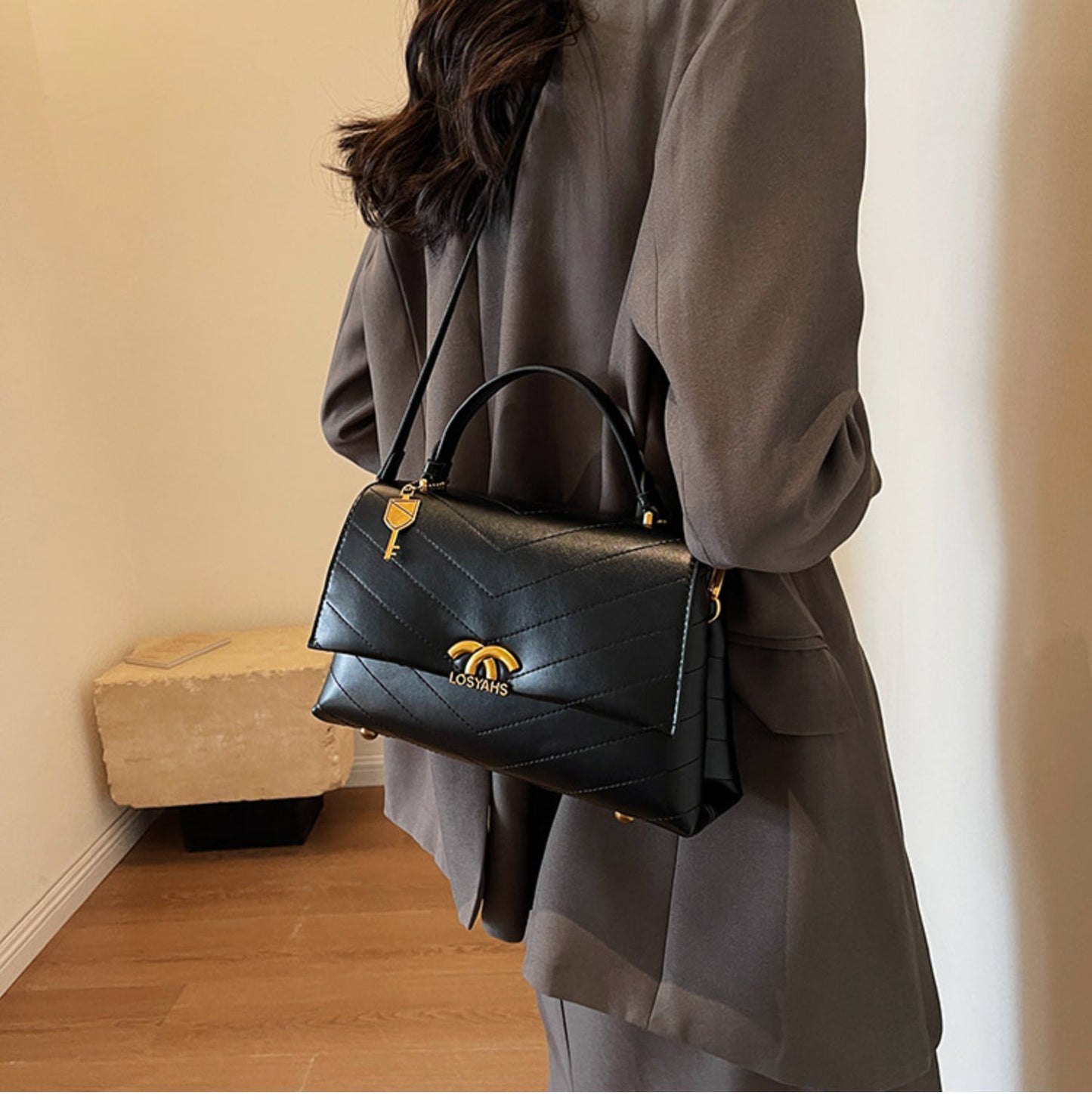 【小物】2色合わせやすいメッセンジャーバッグG23409