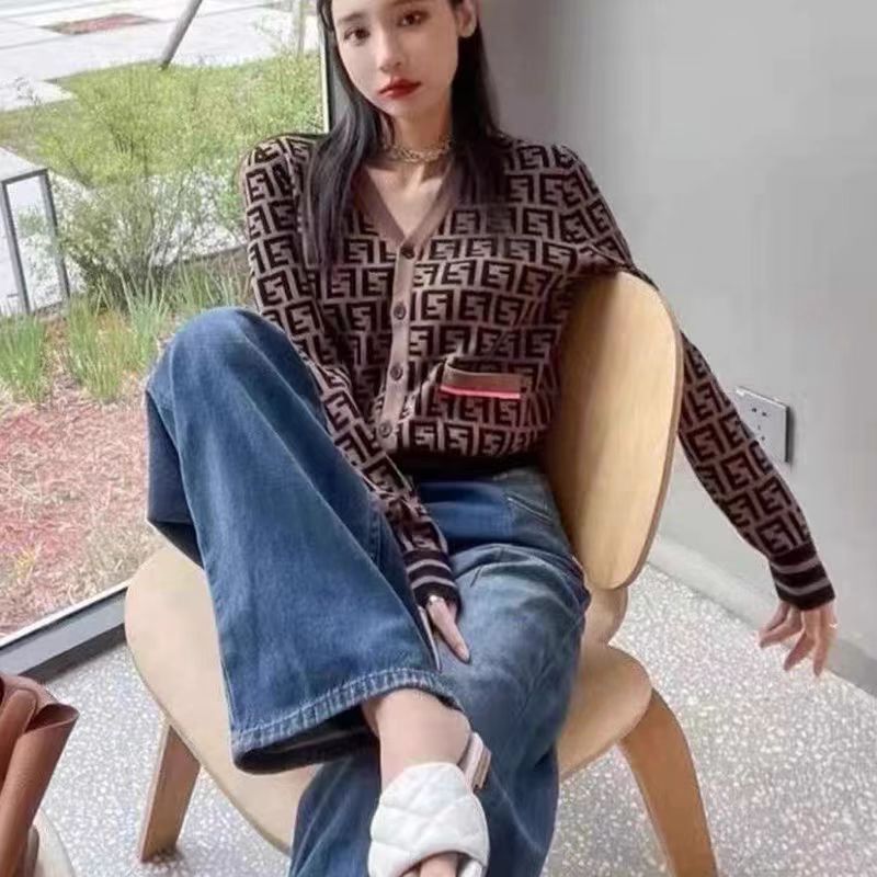 【outer】2色VネックニットカーディガンG23470