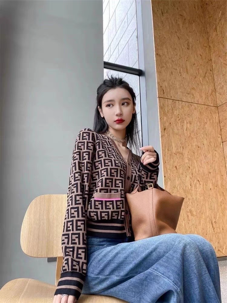 【outer】2色VネックニットカーディガンG23470