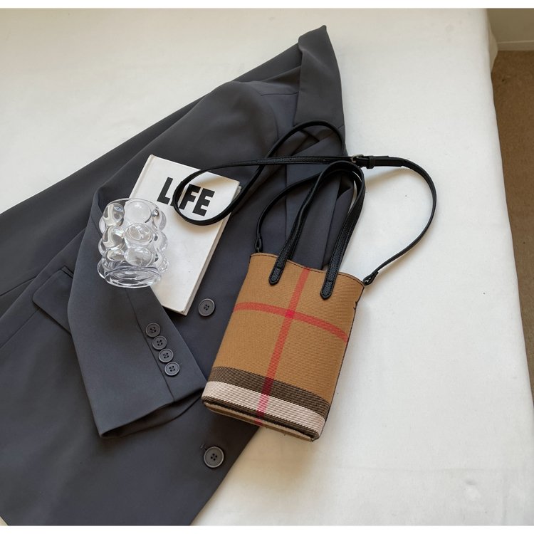 【小物】2色メッセンジャーバッグG23472