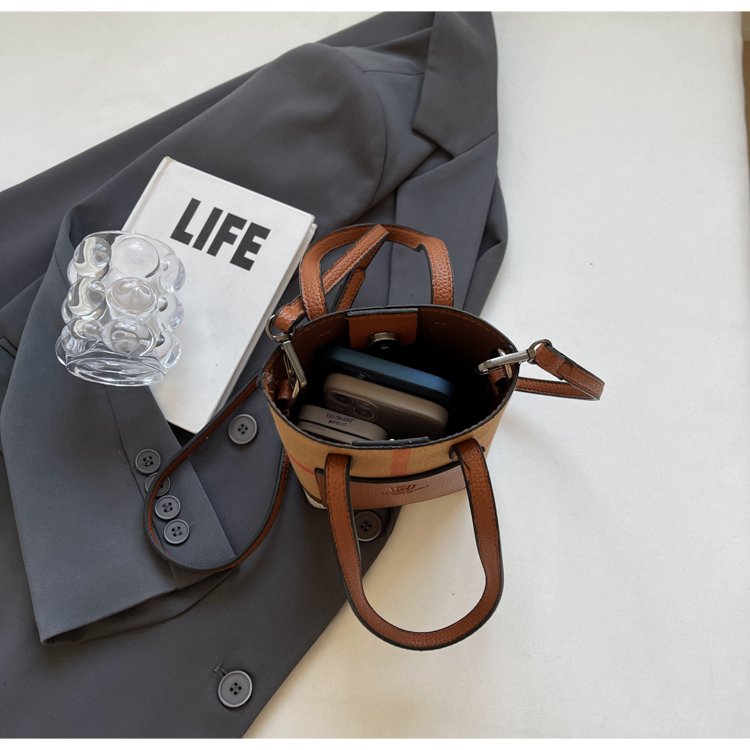 【小物】2色メッセンジャーバッグG23472