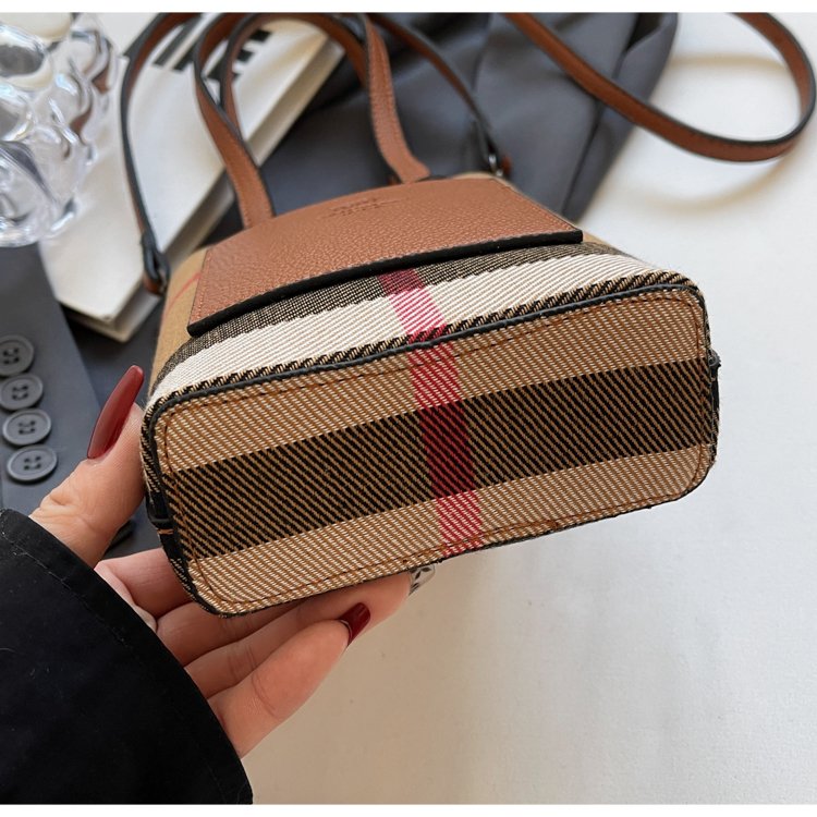 【小物】2色メッセンジャーバッグG23472