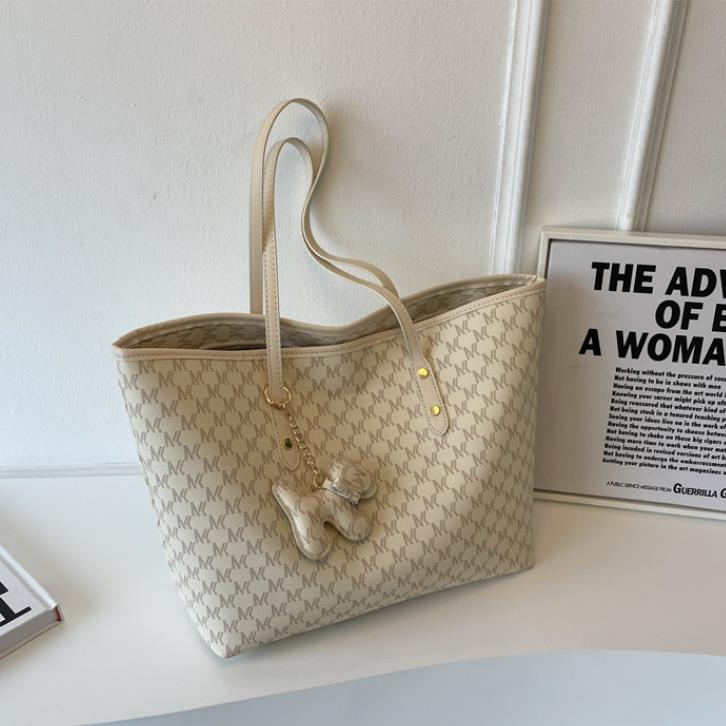 【小物】3色大容量ショルダーバッグF8175