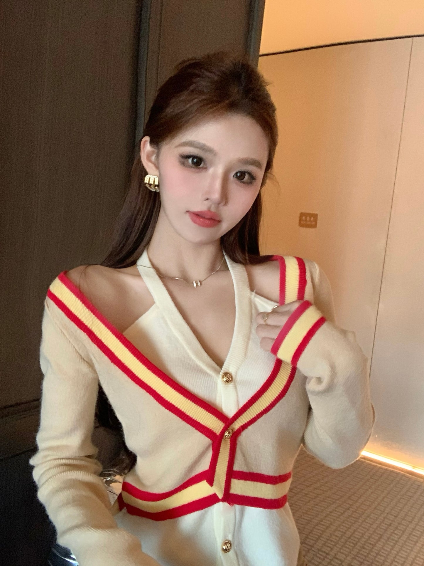 【tops】偽二つ切り替えVネックニットG23612