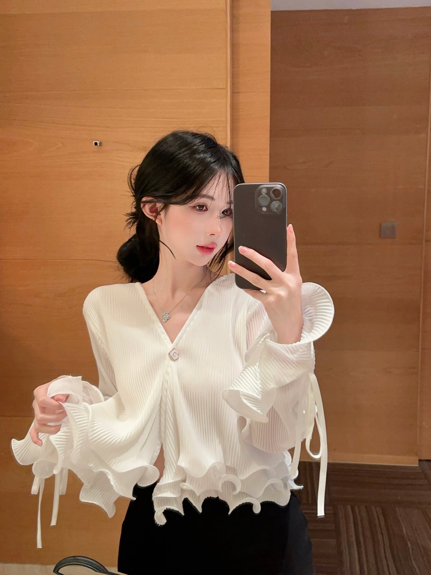 【tops】Vネック長袖ブラウスG23628