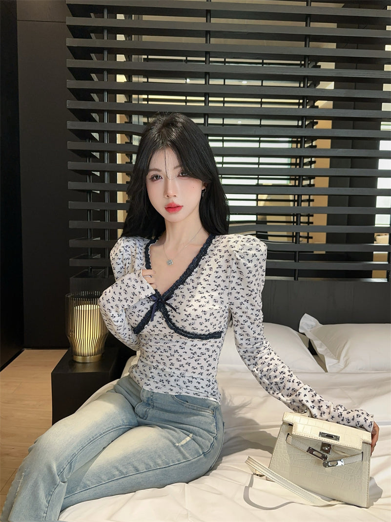 【tops】Vネック花柄長袖TシャツG23811