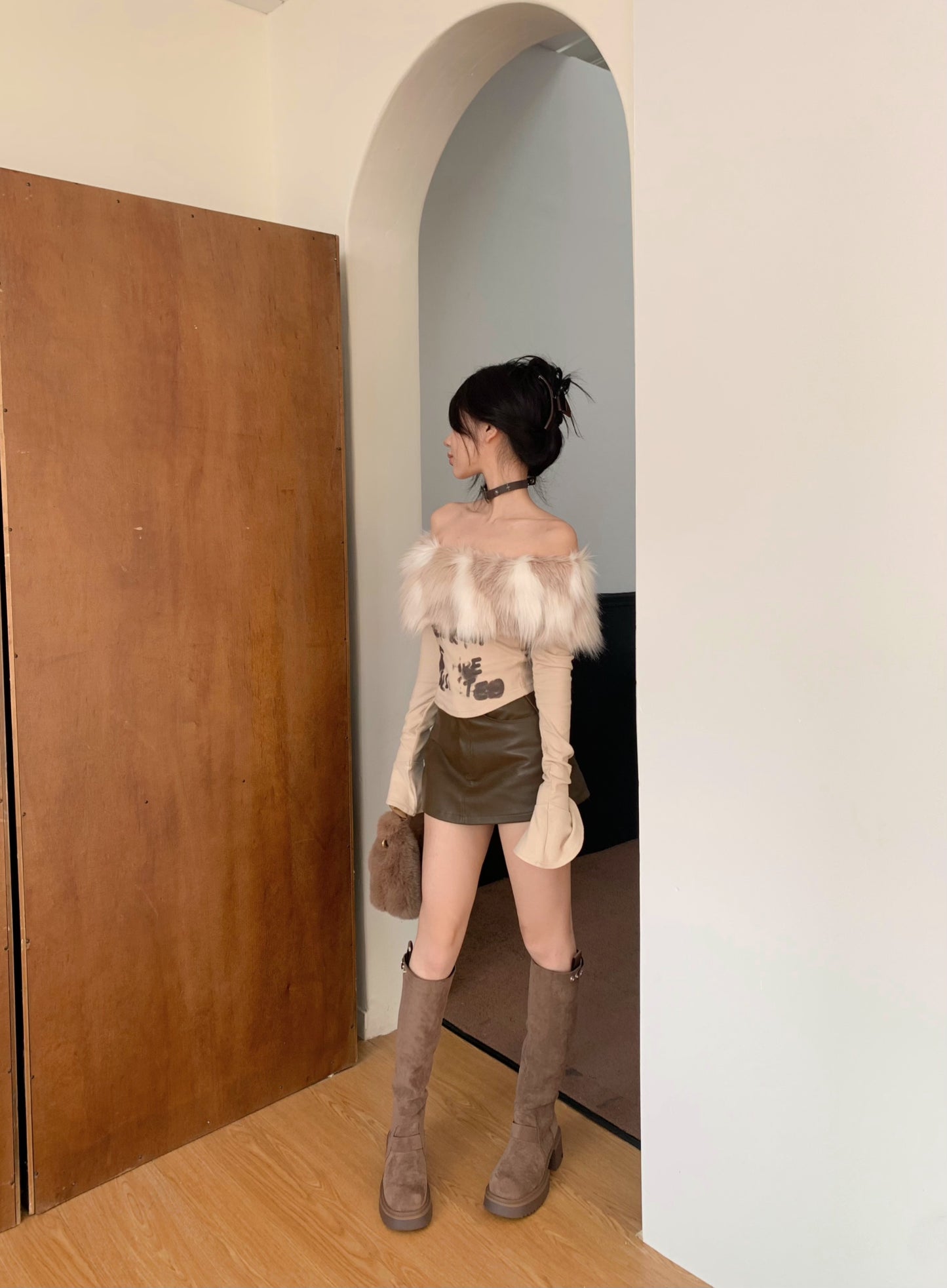 【tops】ファーオフショルダー長袖TシャツG23813