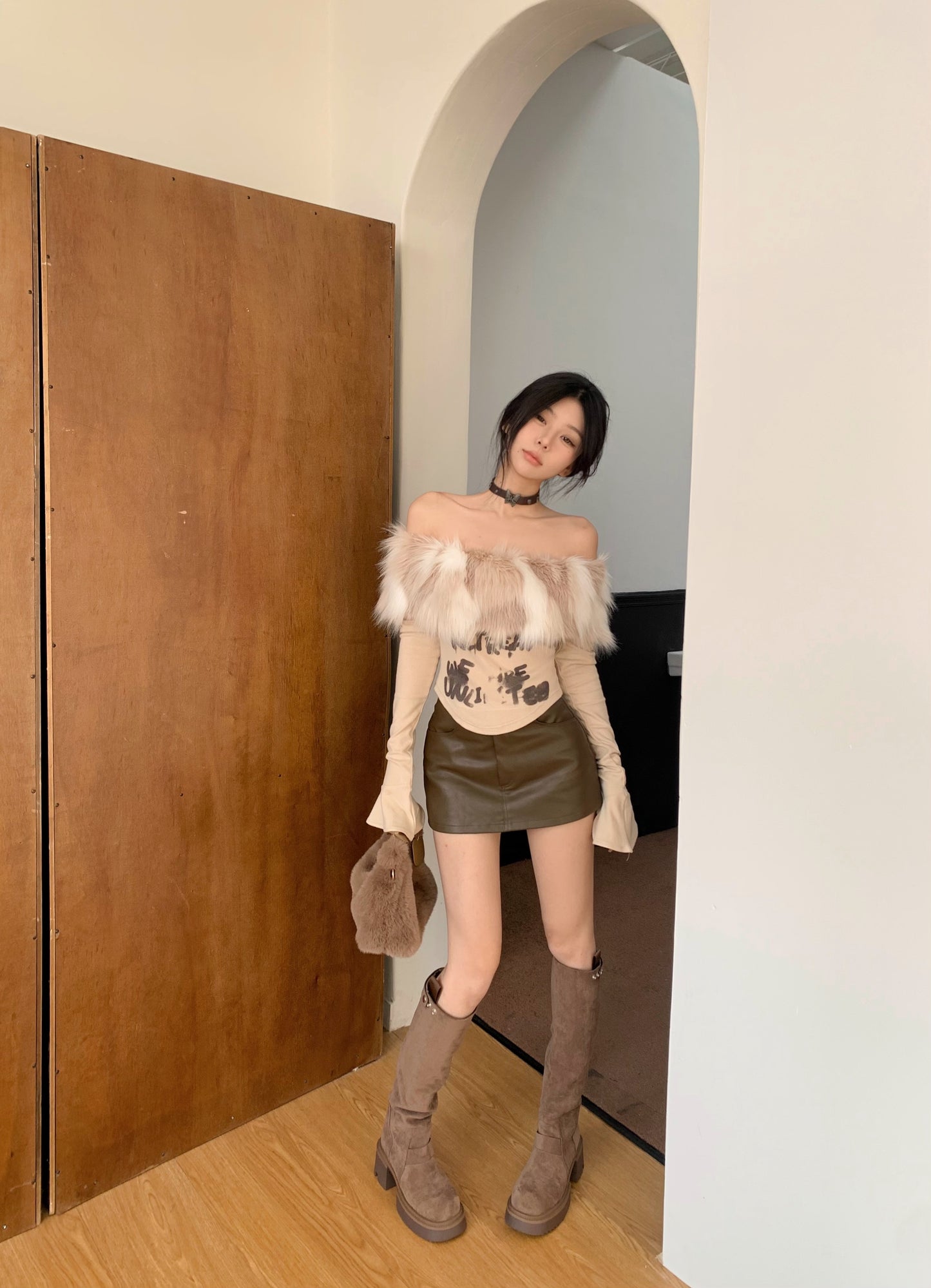 【tops】ファーオフショルダー長袖TシャツG23813