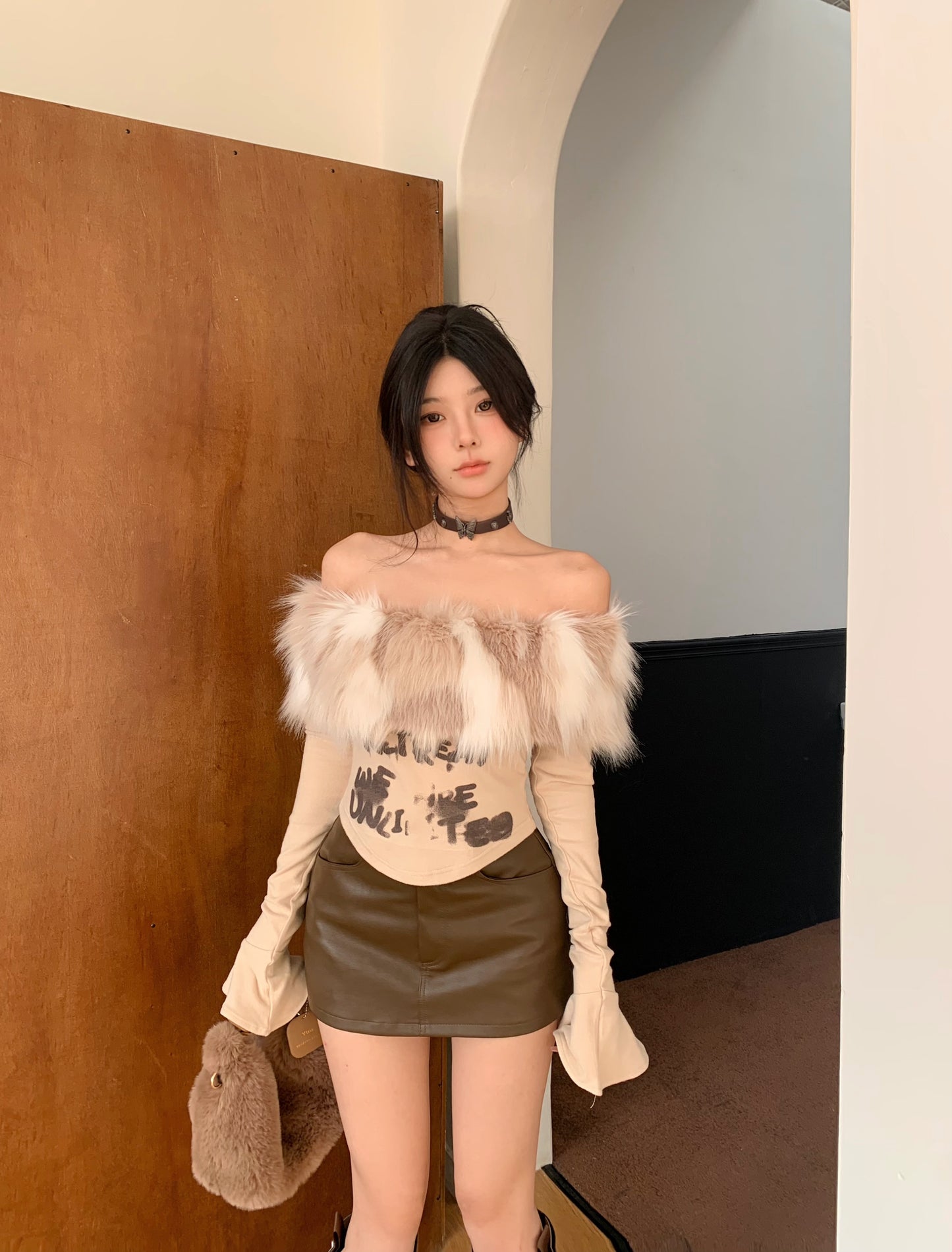 【tops】ファーオフショルダー長袖TシャツG23813