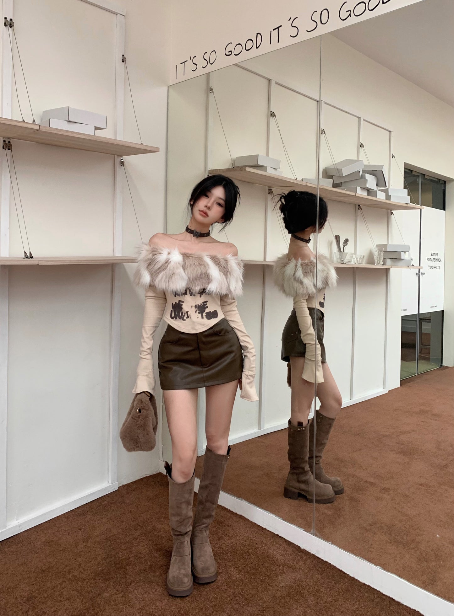 【tops】ファーオフショルダー長袖TシャツG23813