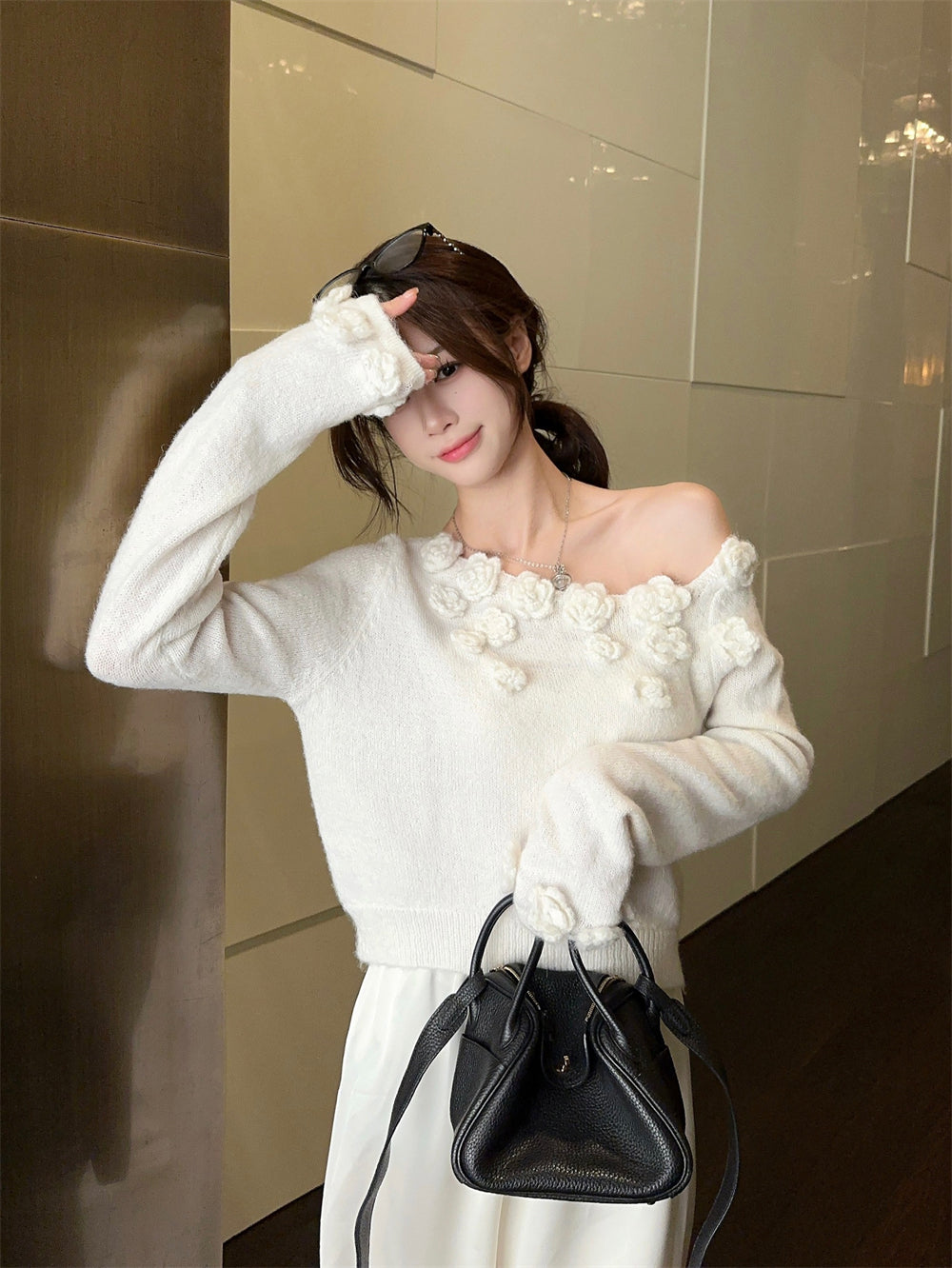 【tops】オープンショルダーフラワーニットセーターG23818