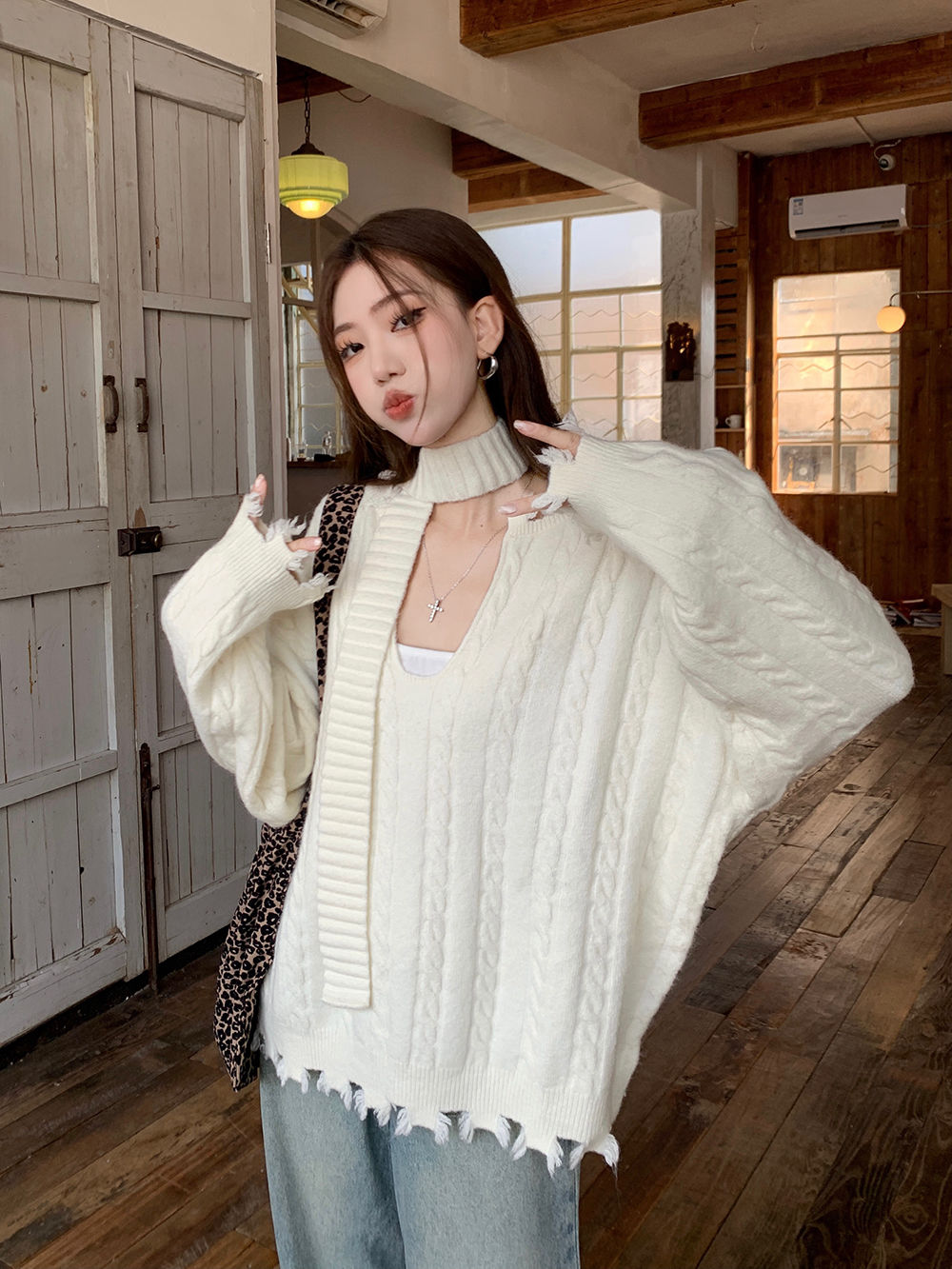 【tops】Uネック長袖ニットセーターG23824