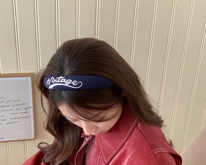 【小物】英字柄カチューシャヘアアクセサリーG23853