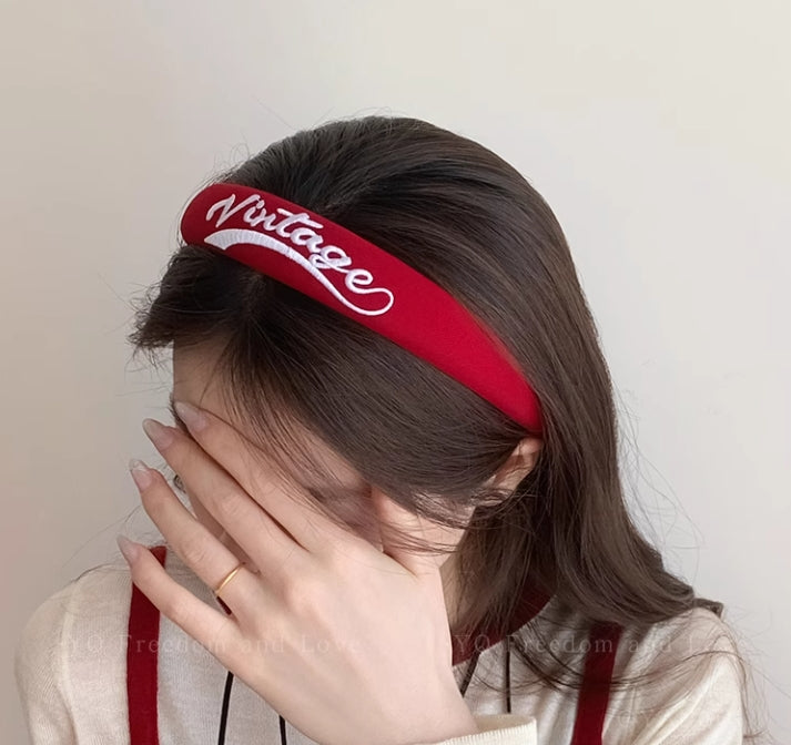 【小物】英字柄カチューシャヘアアクセサリーG23853