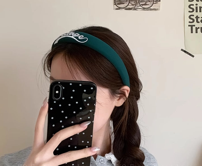 【小物】英字柄カチューシャヘアアクセサリーG23853