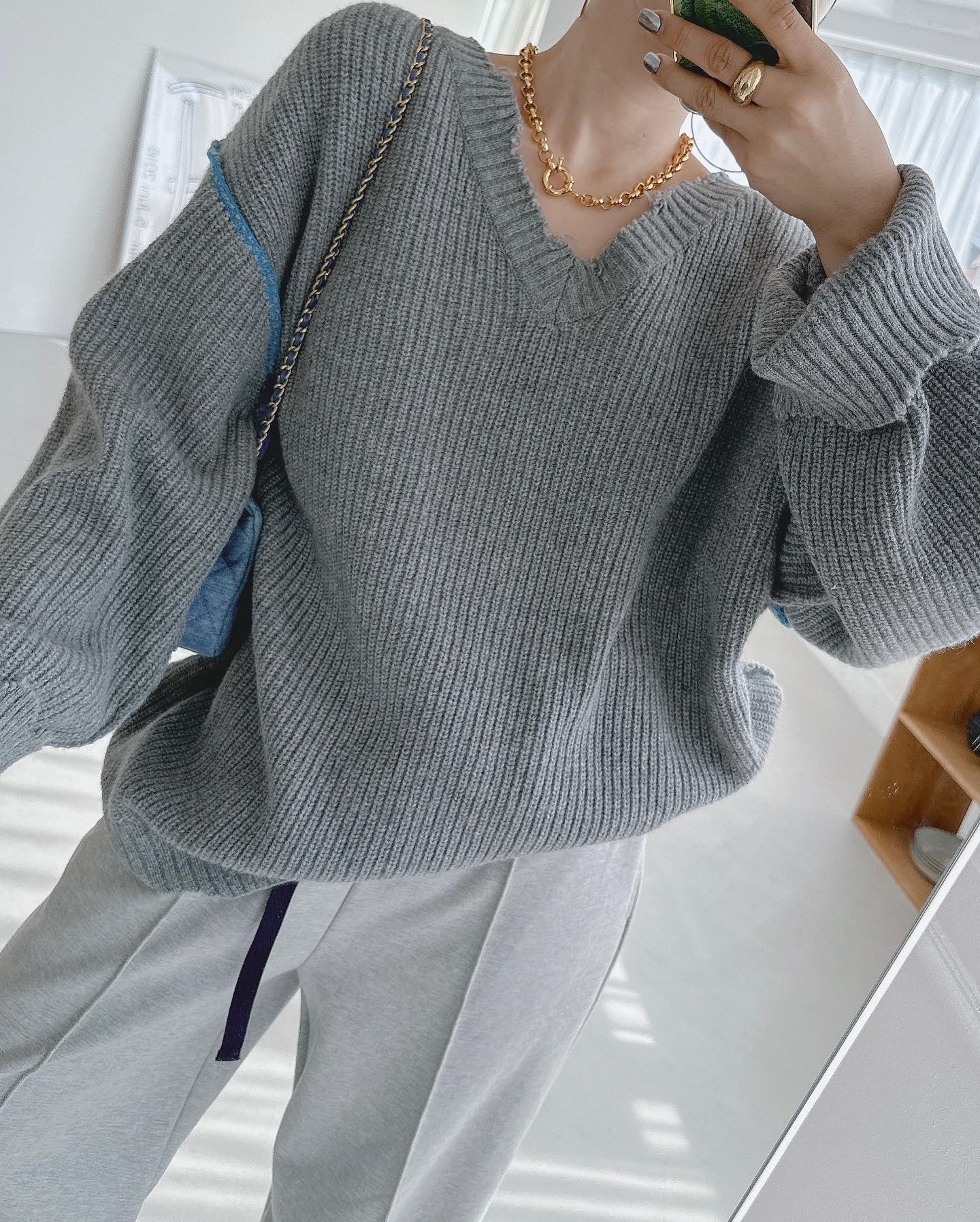 【tops】Vネック長袖ニットセーターG23858