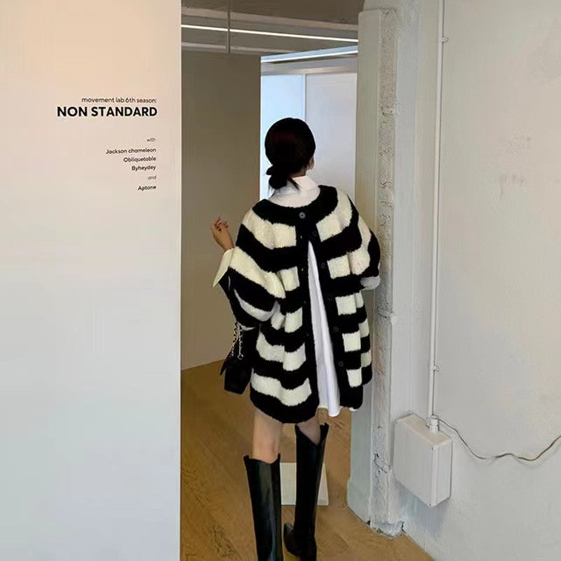 【tops】Vネック長袖ニットセーターG24010