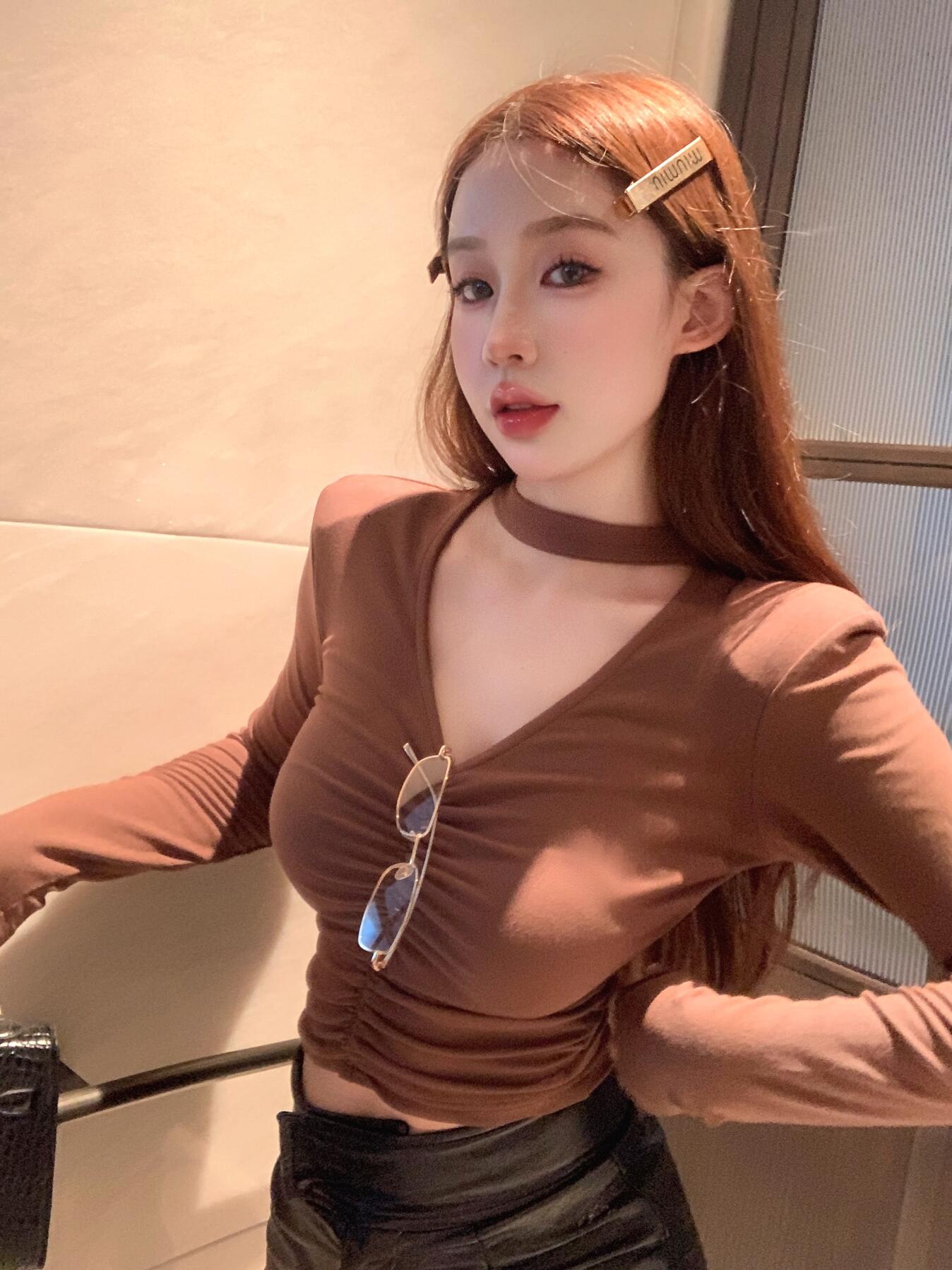 【tops】Vネック長袖TシャツG24091