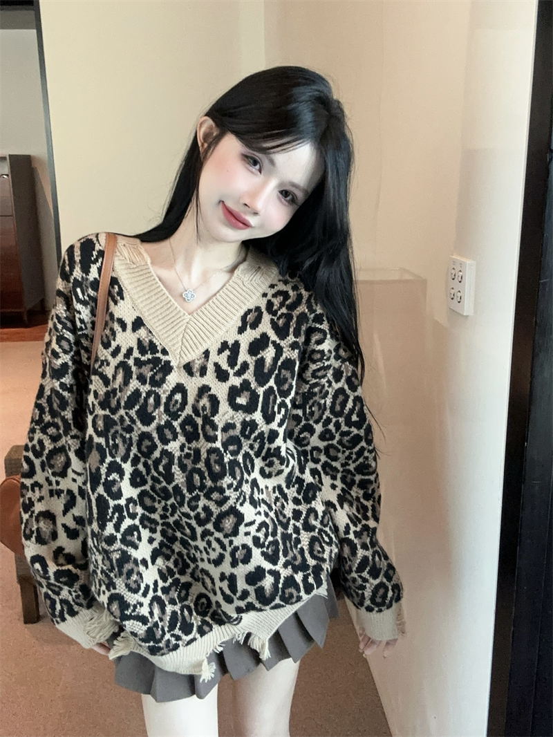 【tops】Vネックヒョウ柄セーターG24158