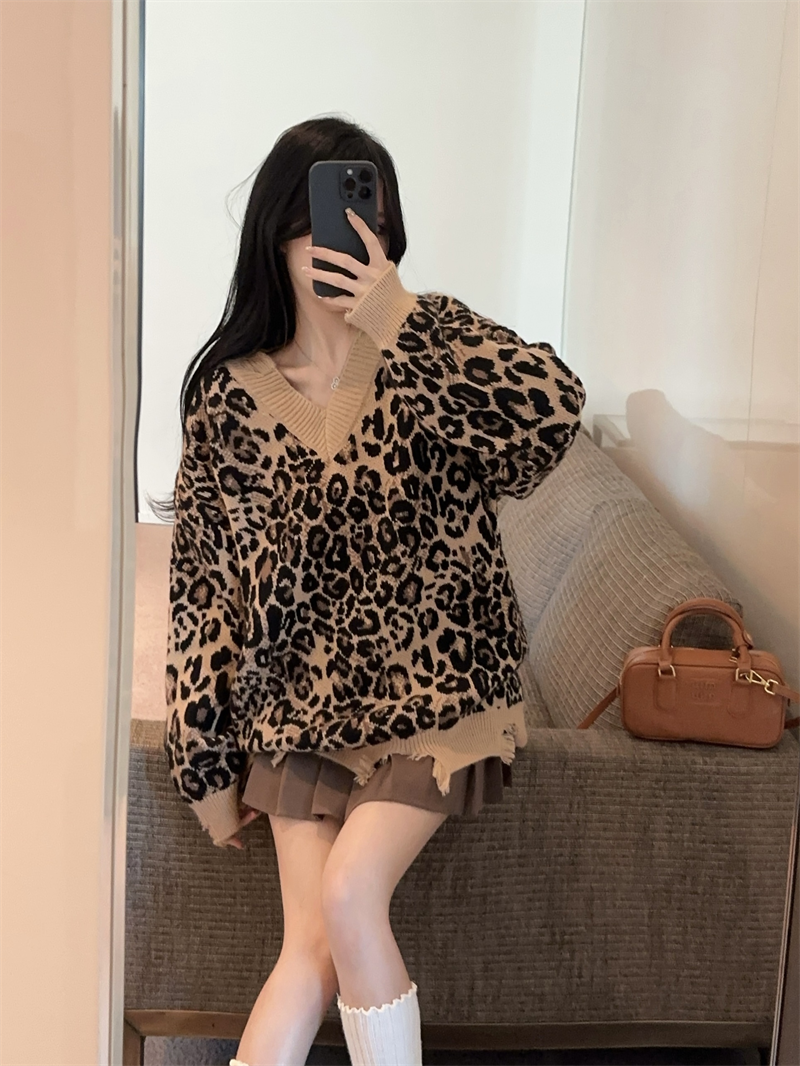 【tops】Vネックヒョウ柄セーターG24158