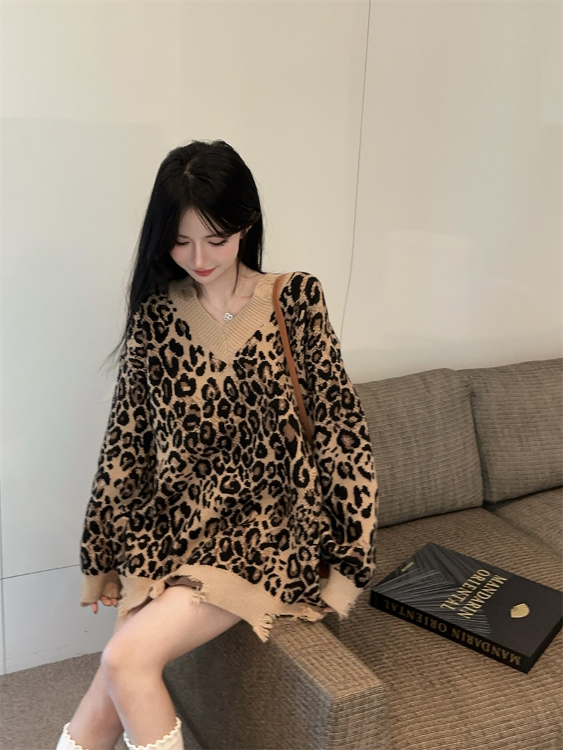 【tops】Vネックヒョウ柄セーターG24158