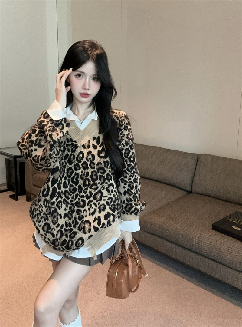 【tops】Vネックヒョウ柄セーターG24158