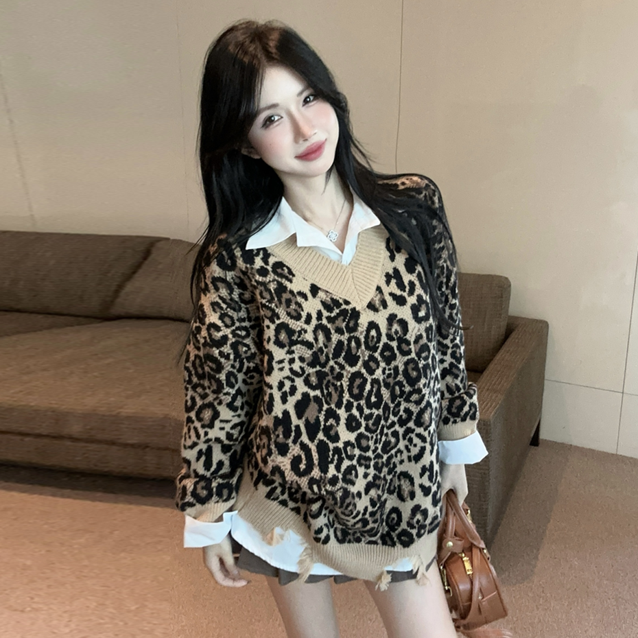 【tops】Vネックヒョウ柄セーターG24158