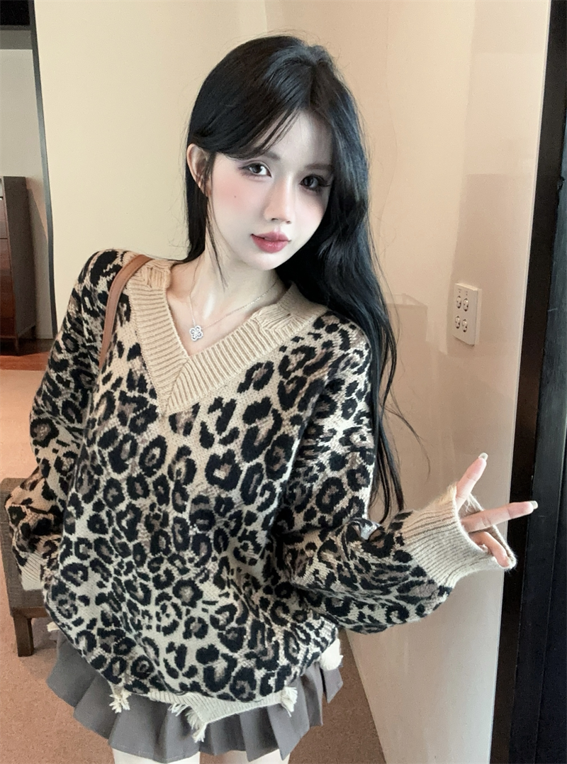 【tops】Vネックヒョウ柄セーターG24158