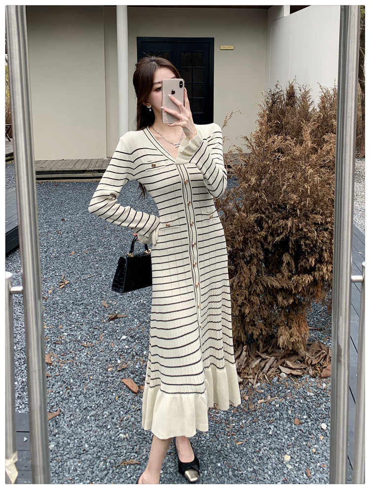 【dress】Vネック長袖ストライプ柄ニットワンピースG24203