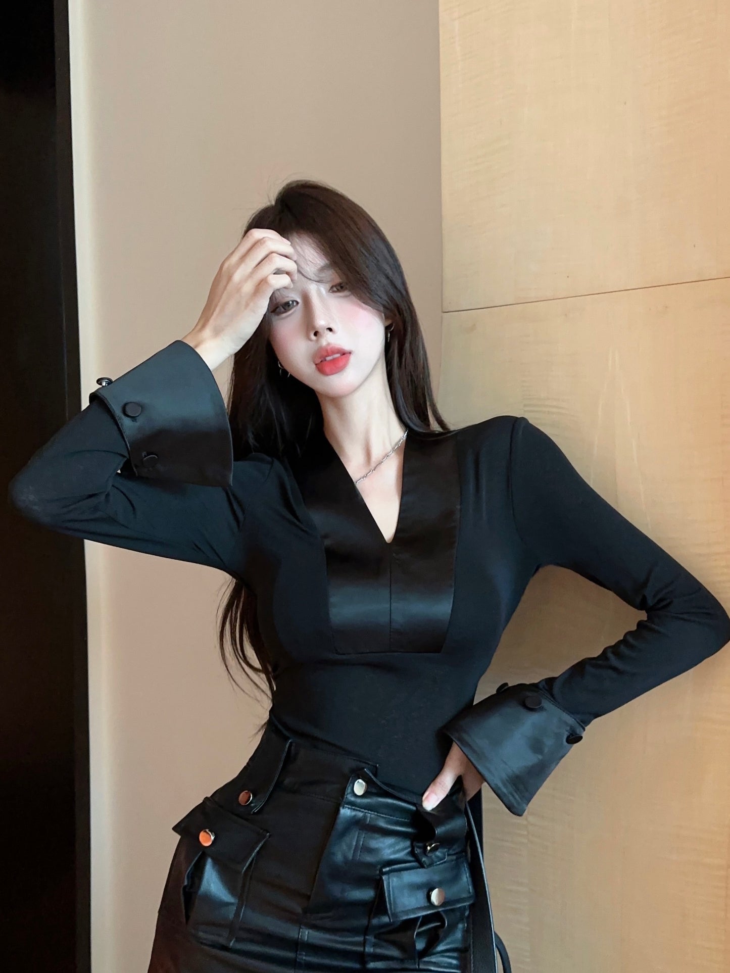 【tops】VネックフレアスリーブTシャツG24244
