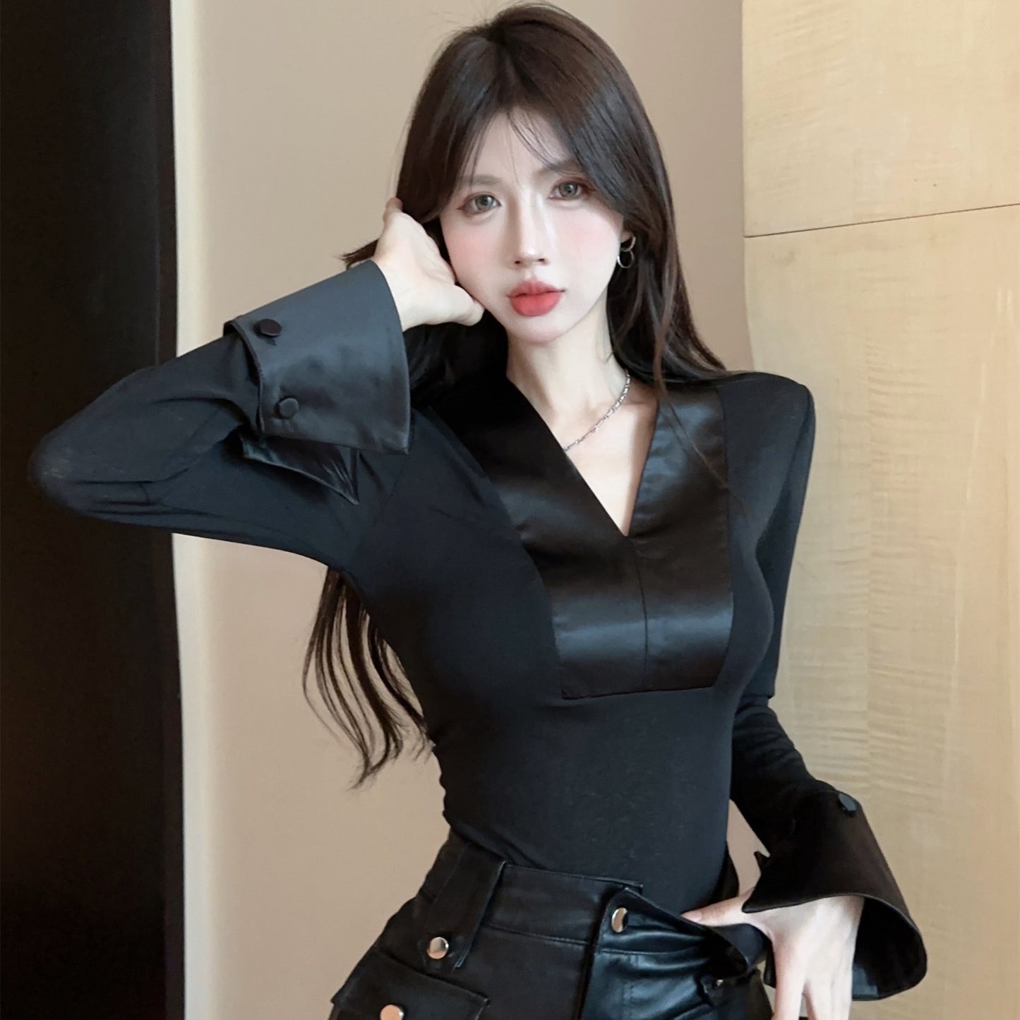 【tops】VネックフレアスリーブTシャツG24244