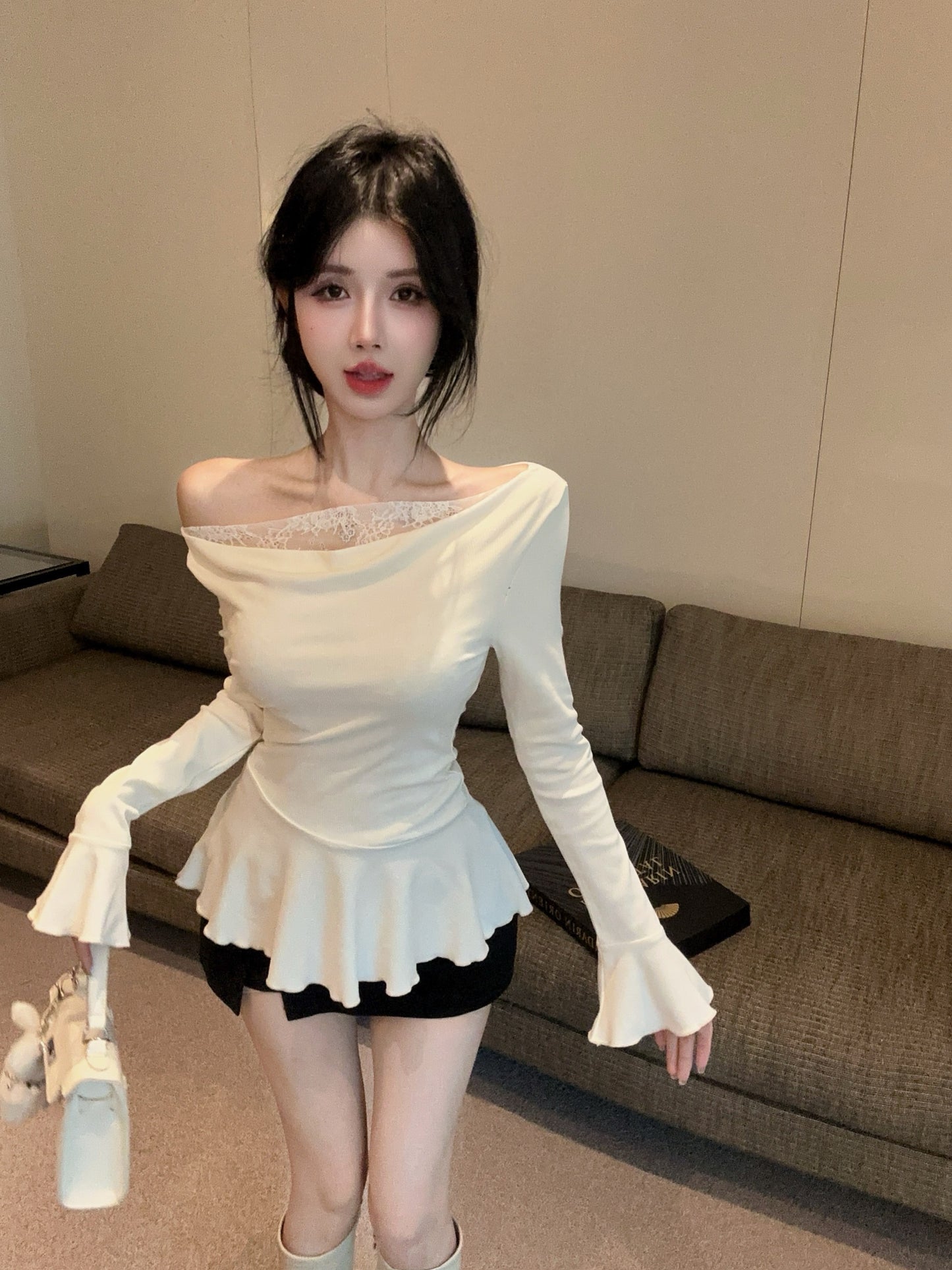 【tops】切り替えレース長袖フリルTシャツG24289