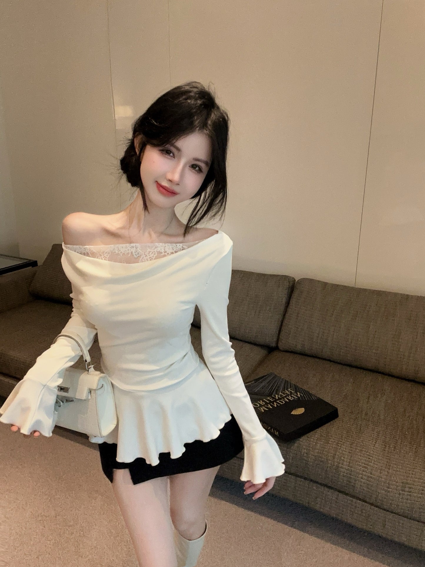 【tops】切り替えレース長袖フリルTシャツG24289