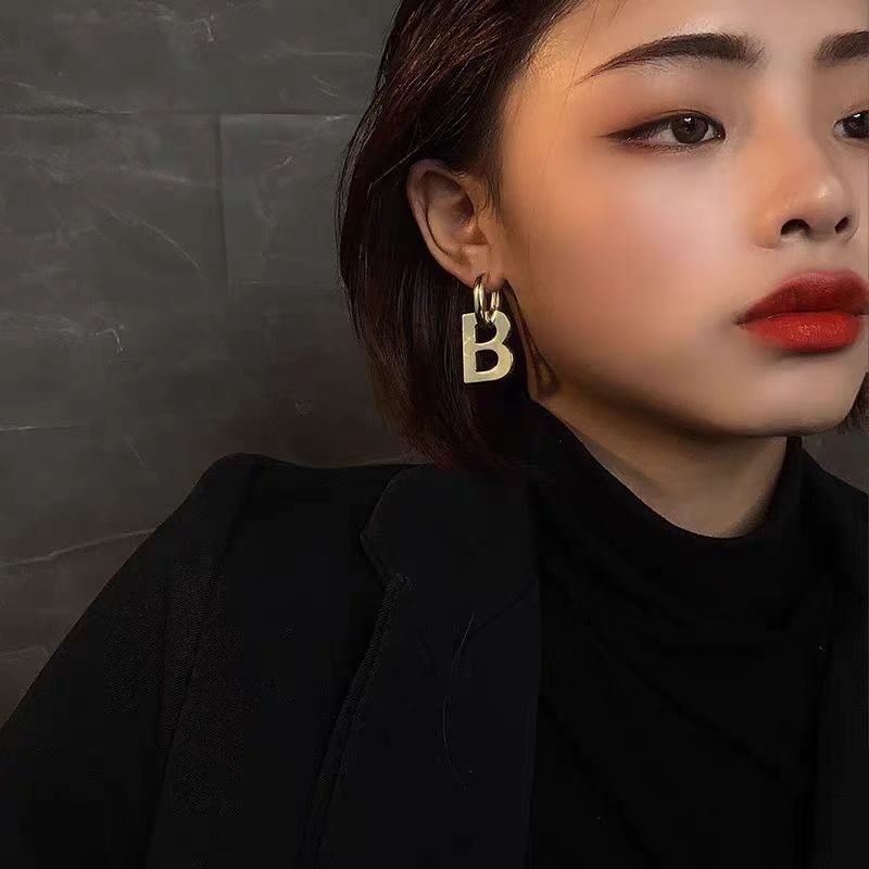 【小物】英字柄イヤリングアクセサリーG24498