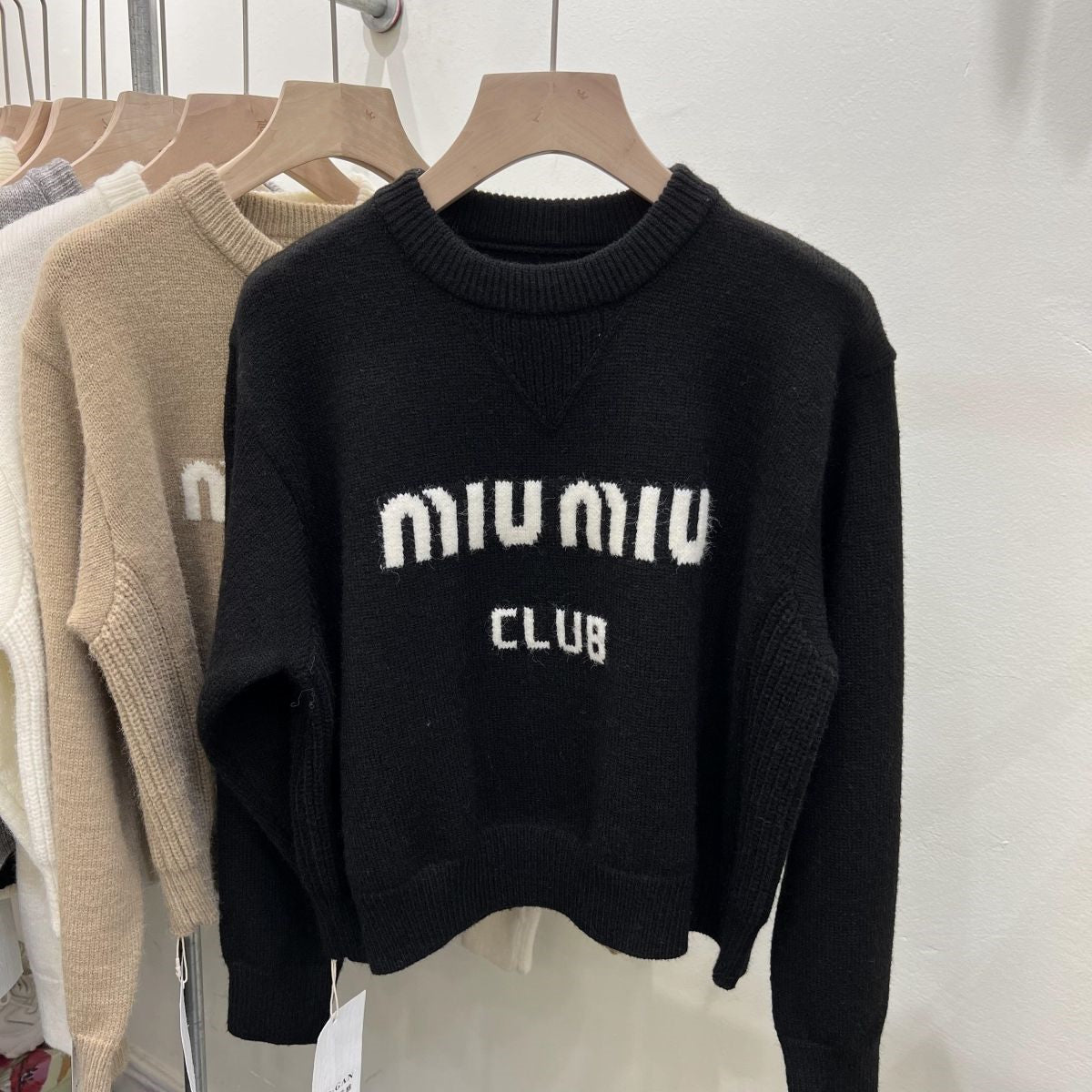 【tops】ラウンドネック英字柄ニットセーターG24534