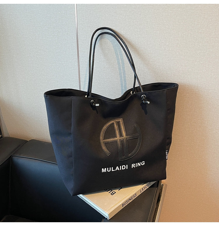 【小物】3色大容量ショルダーバッグG24548